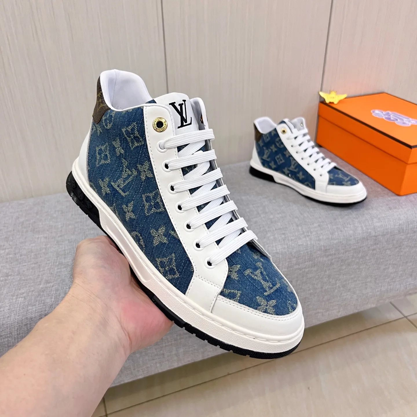🚘🚘Factory batch 440💰👍[LV]🔥🔝Louis Vuitton, high-end men's shoe brand, official website 1:1 latest masterpiece: the upper is made of Italian official website original special technical cloth fabric 🔥Original comfortable and breathable lining ➕Original designated non-slip outsole 🔥Make walking more convenient and comfortable! An exclusive new model, a stunning work, a beautiful 1:1 replica [color] compared to the official quality! Create a fashionable personality to set off your uniqueness! A must-have for trendy men! 🔥, sizes: 38-44. color:.    2⃣️colors available🔥